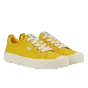 Cariuma Oca Low Sustainably Made Sneakers size 8.0 Sunshine Yellow Summer Comfy